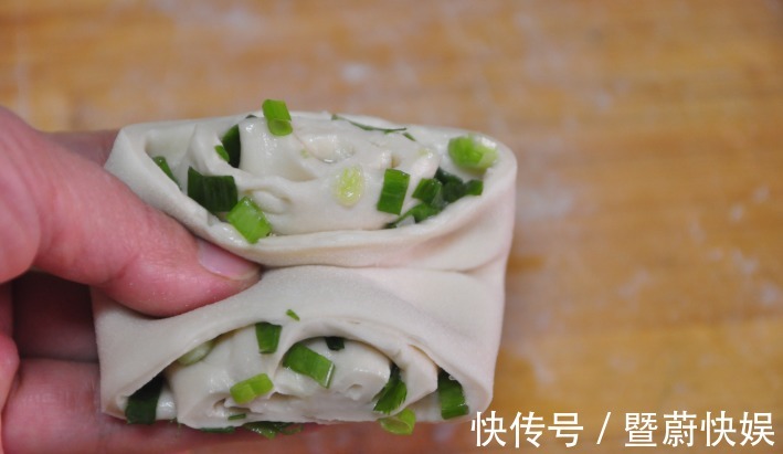 柔软|春天,花10分钟做一笼葱花卷,咸香柔软,好看又好吃