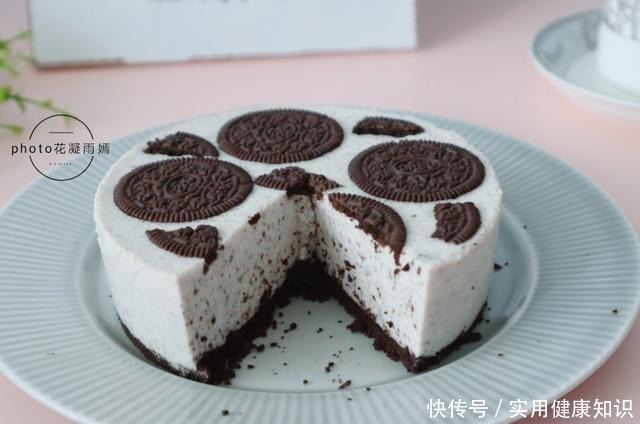 夏天不用烤箱也能做蛋糕,1搅1拌就完成,入口即化,孩子超爱吃
