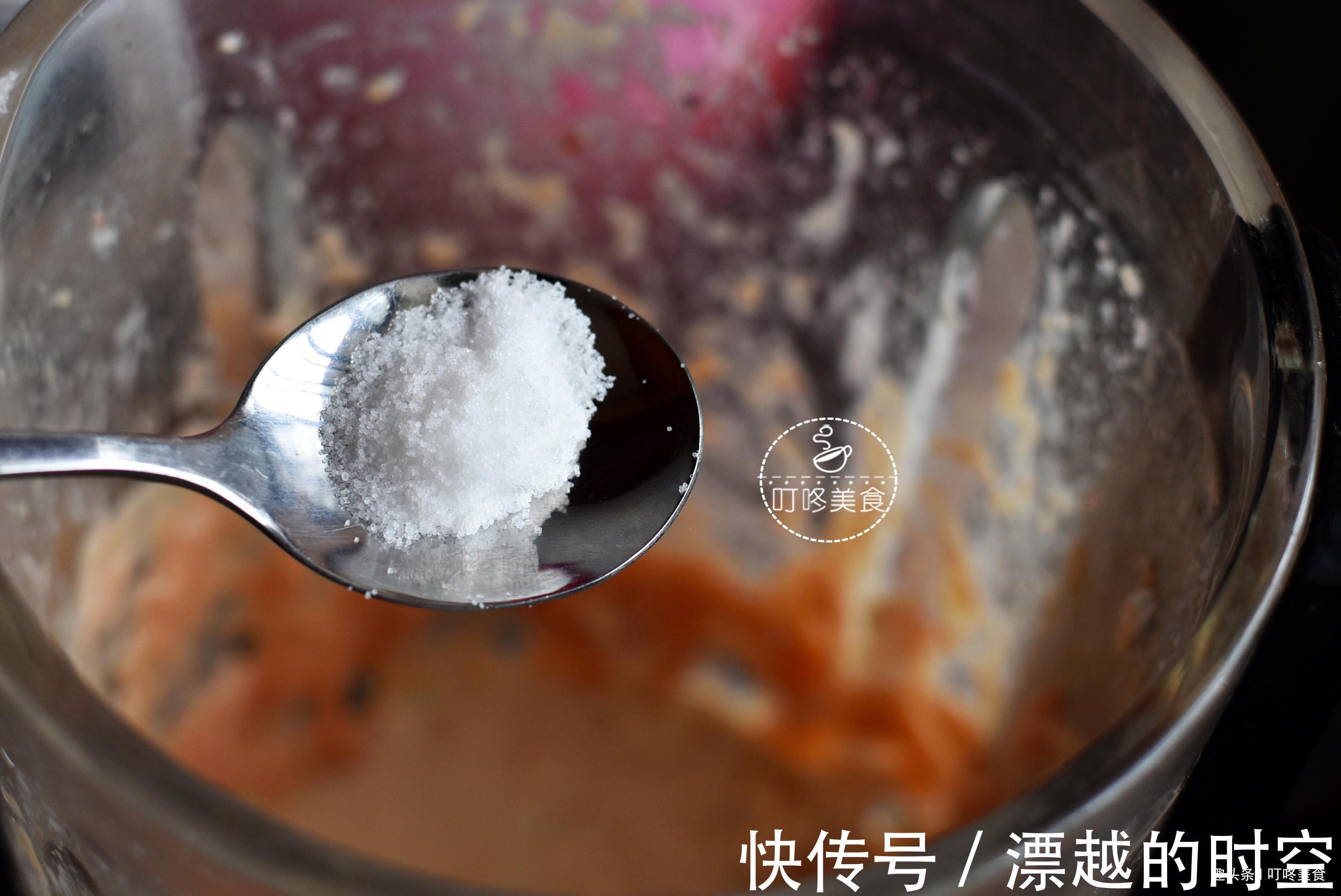 2分钟教会你做客家炸鱼丸，做法超简单，又香又嫩，比买的还好吃