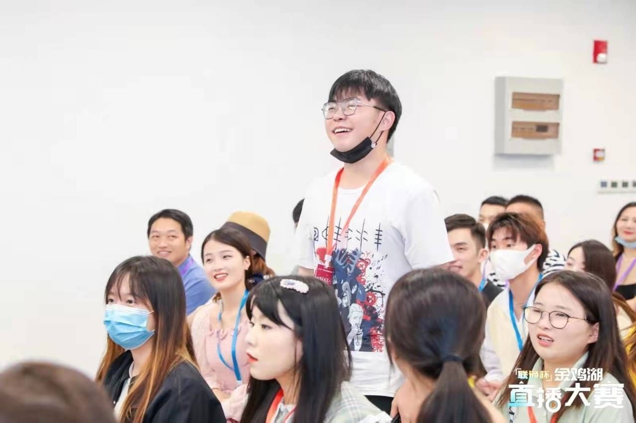 薇娅|梦想成为李佳琦！诸暨这个00后，电商主播全国15强！