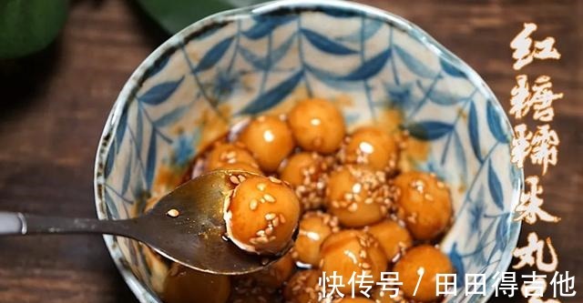这碗热甜品被南方人当成宝！深秋季节就爱来一碗，软糯香甜又养颜！