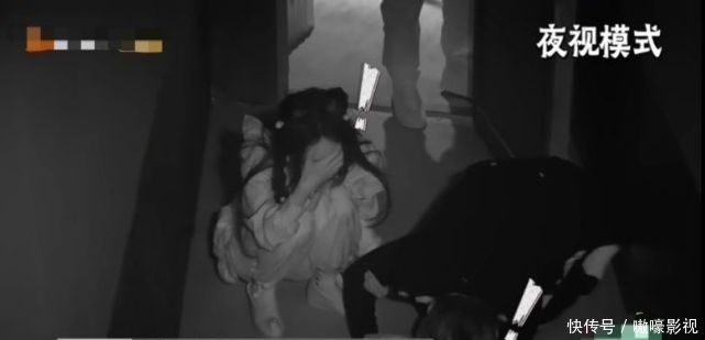 节目组 《密逃3》越来越高能,这期把邓伦和杨幂吓得蹲在地上不敢动