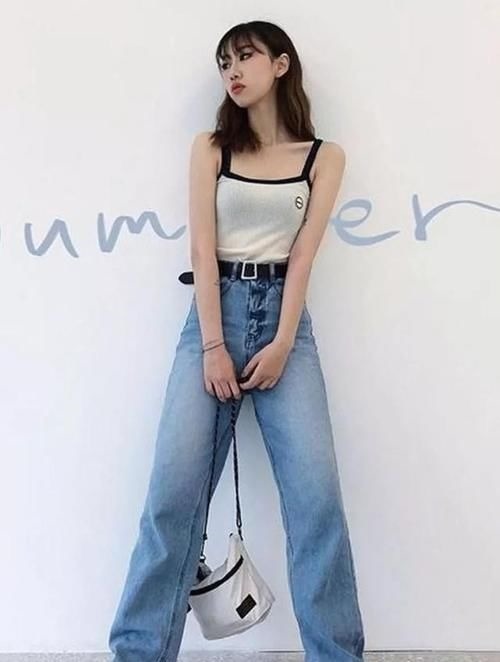 搭配 帆布鞋已经失宠了,今年最火的鞋子是“饼干鞋”,时髦显瘦又显高