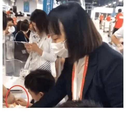 红姐|全红婵饮食管控有多严？蛋糕惨遭营养师分割，红姐：我再舀一点！