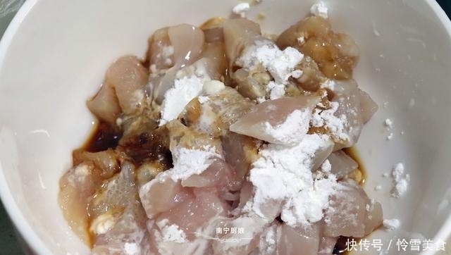 洋葱和鸡肉搭配这样做,特别开胃下饭,吃过一次的人还想吃第二次