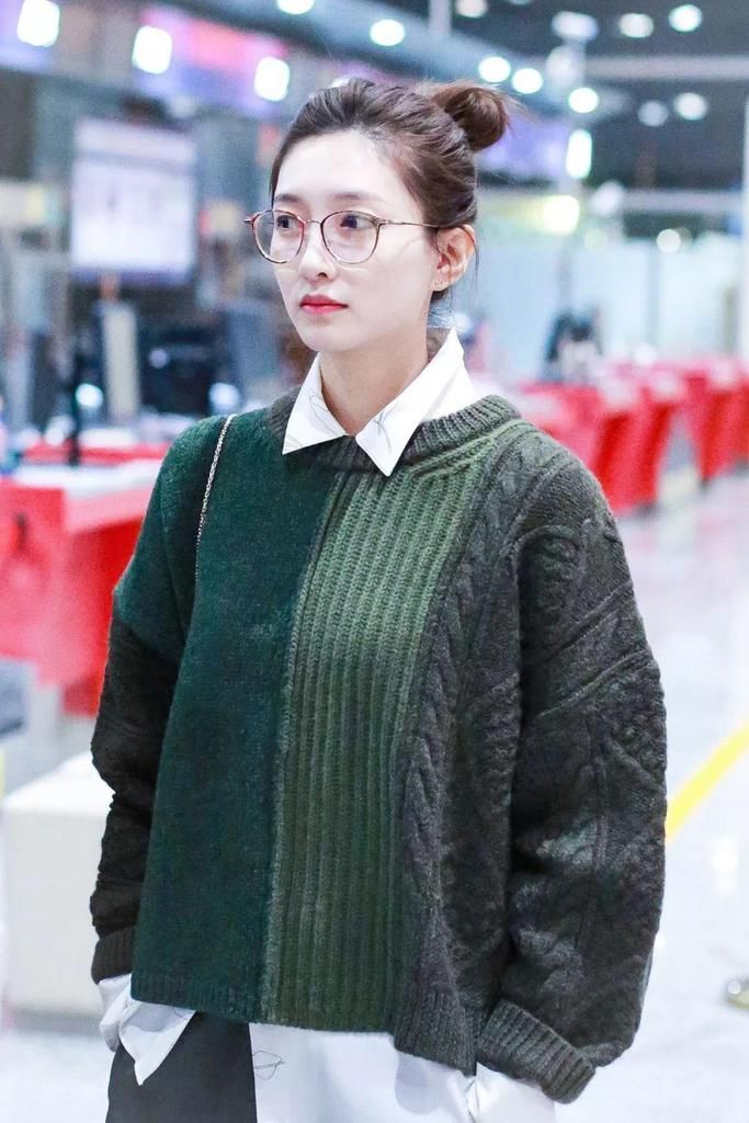 冬天的毛衣真不用买多！有这四个款式就够了，时髦又百搭，很耐看