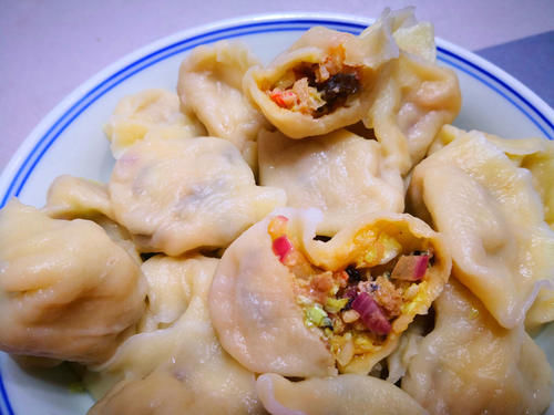 白菜饺子好吃有秘诀，教你独特调馅方法，鲜美多汁不油腻，太香了
