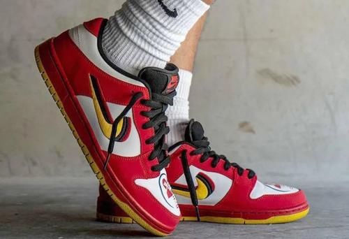 时隔半年曝出上脚图！“25 周年”Dunk SB 怎么还没发售……