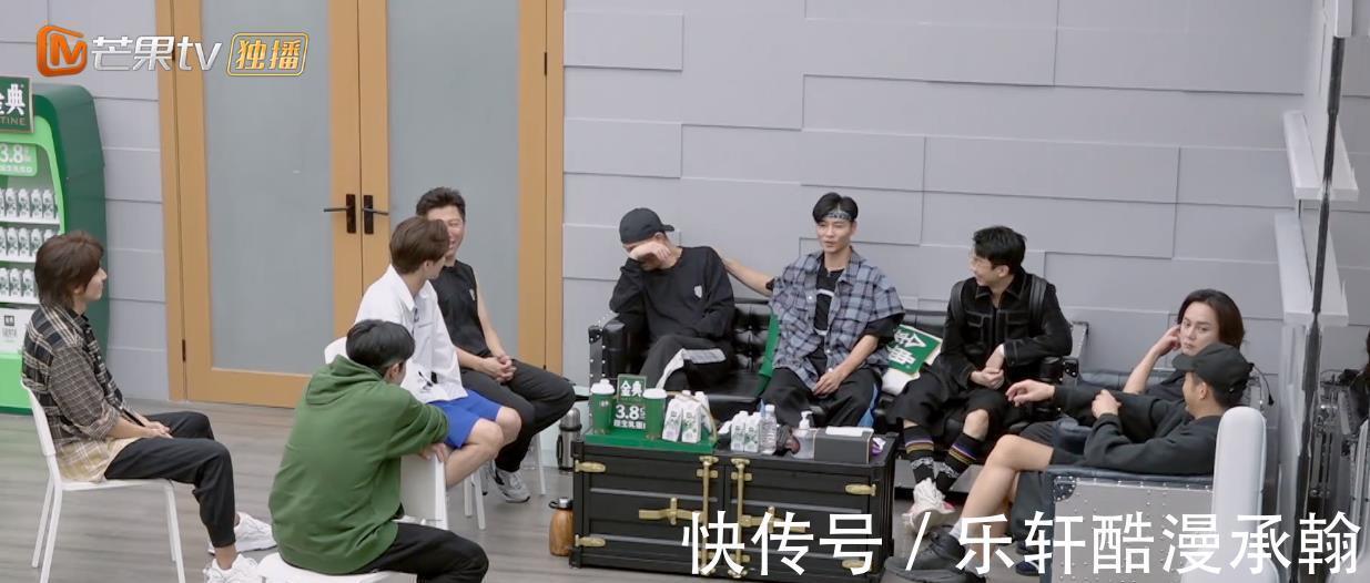 《披荊斬棘的哥哥》第五次公演,3個細節看出,陳小春求生欲太強