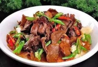 美食推荐：土豆烧排骨，香炒豆皮，干土豆片粉条焖鸡，蒸玉子豆腐的做