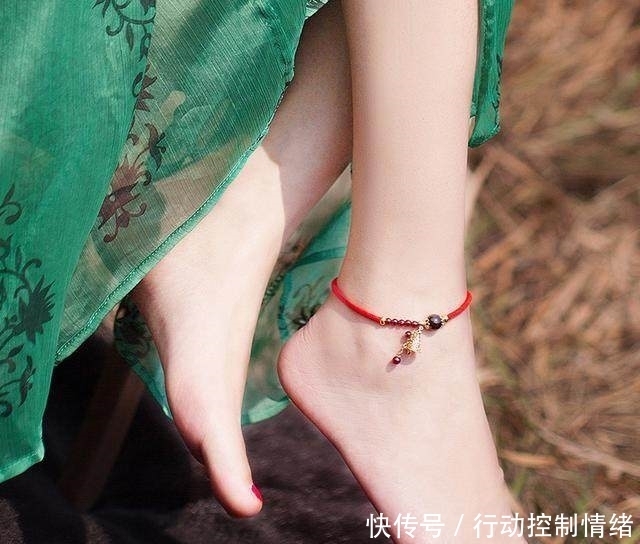 “美人脚”的8大标志,能中3个,你的脚就很性感!
