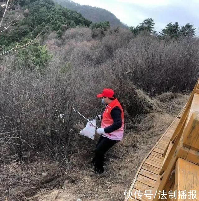 众人拾柴火焰高--黄龙文旅局支部开展文明旅游志愿服务