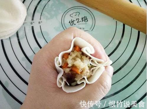 烧麦不要在外面买了，教你在家做，鲜美多汁，味道一点也不输小摊