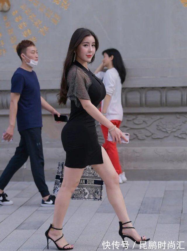 曲线 连衣裙穿搭一不小心就变超模风，彰显女性美丽曲线，微胖穿也很美