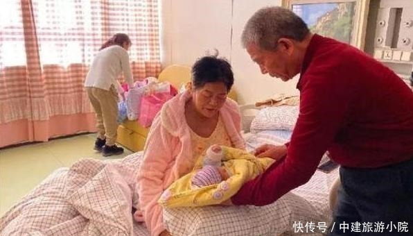 养老金|去年67岁高龄产妇诞下女儿，跟70岁老伴用养老金养孩子，如今怎样