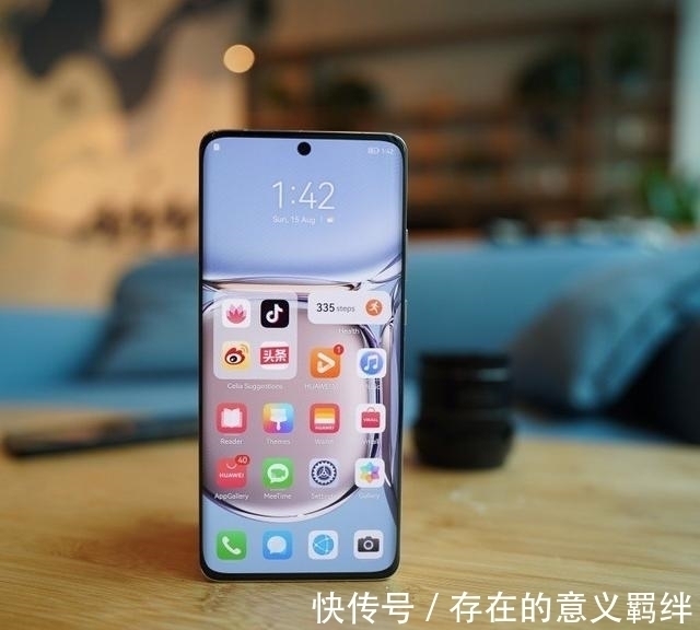 p50pro|“不差钱”的人该买什么手机？内行人建议这四款，配置一步到位