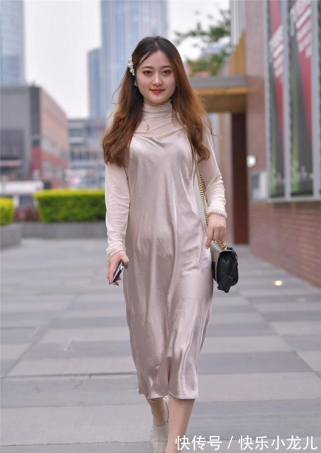 丝绒 心思别致的连衣裙更显优雅大方的气质,气质女生都喜欢,举止优雅