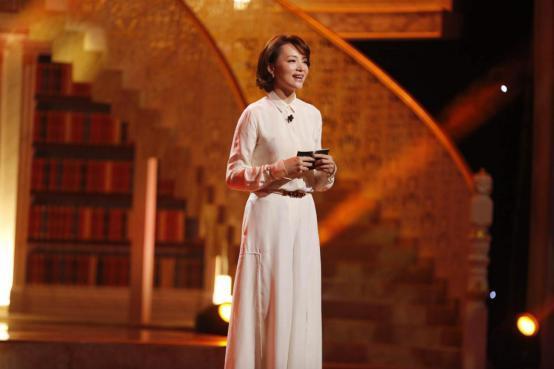 韩红当面怒批董卿“啥也不懂别乱说”,董卿的回复,观众沸腾了