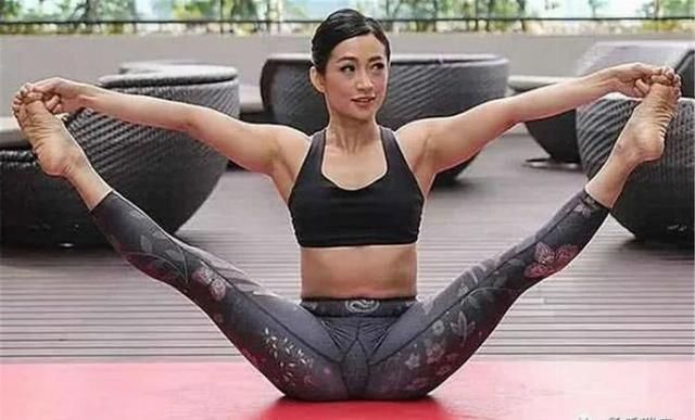 腿部肌肉|六种瑜伽动作就可以减掉腹部的赘肉，瘦腰靓丽不是梦
