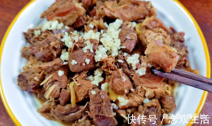 厨娘|夏季,遇到此肉要多吃,营养极高,比吃牛羊肉强,炖上一锅真馋人