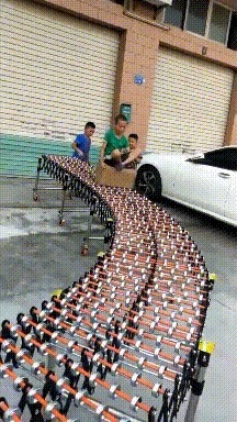 |搞笑GIF:隔壁老王家的女儿,从小就输在了起跑线上