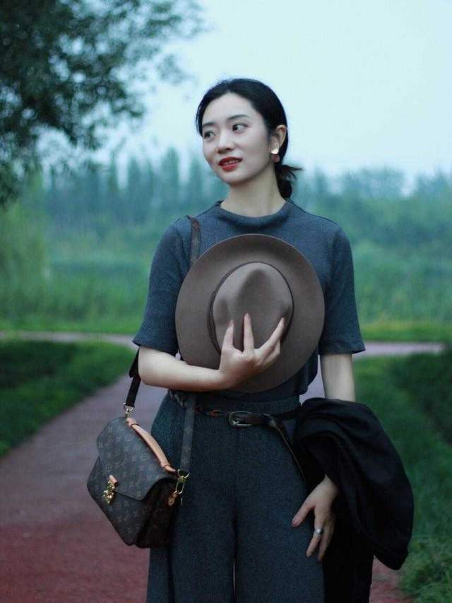 穿搭|这是我见过最洋气的通勤穿搭:风衣搭配牛仔裤,很实用又高级洋气