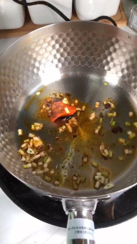  吃麻辣烫时，这2种“人造食材”进价低还压秤，拿越多老板越高兴