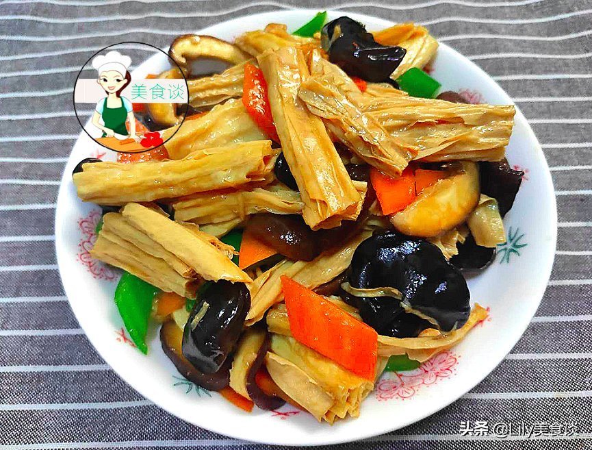 这几样素菜一起炒,不放肉也很鲜香,营养又实惠,大人小孩都爱吃