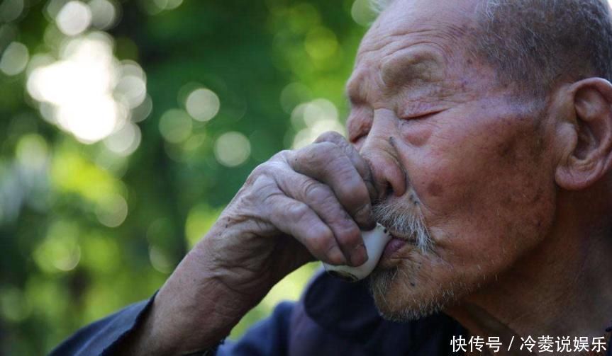 长寿不是多喝水,也不是多走路,而是坚持2个动作,有助延长寿命