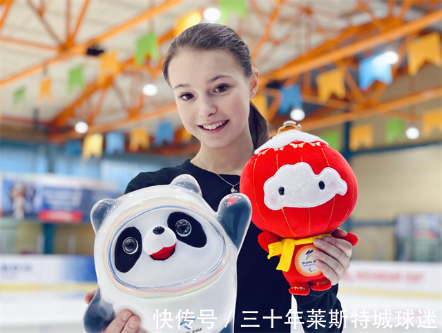 吉祥物|孙颖莎撞脸雪容融!憨笑样子很蠢萌逗乐陈梦,大梦向她炫耀冰墩墩