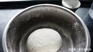 人人|凉皮自己在家就能做,做法简单又干净,学会这个窍门,人人都能做