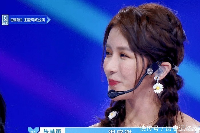 lis蔡卓宜不再拖团队的后腿,表演《敲敲》太甜了,两位导师连续表扬