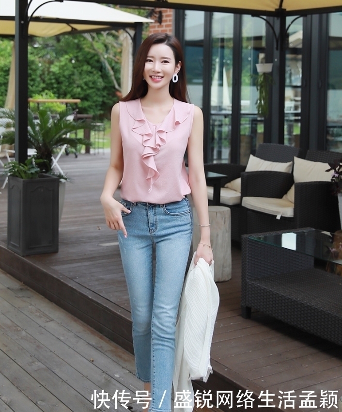 心动女生系列7粉色纺纱上衣＋修身显瘦牛仔裤，尽显曼妙好身形