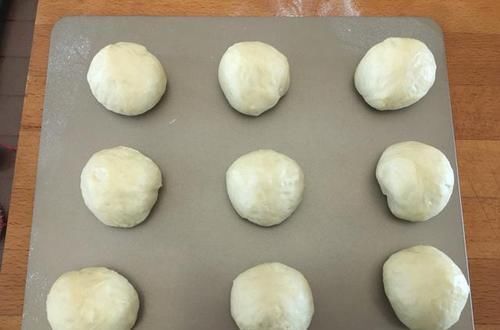 适合小朋友吃的小餐包,奶香浓郁,烤好第二天依然松软Q弹