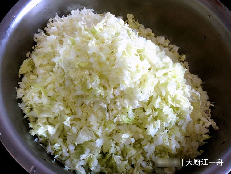 白菜饺子好吃有诀窍,教你饭店做法,饺子鲜嫩多汁不好吃才怪