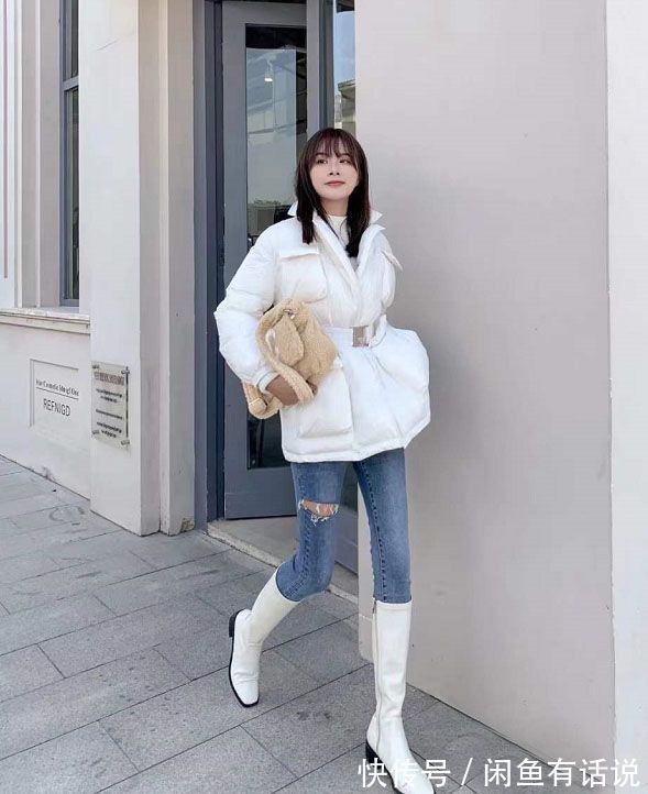 拉长感|别再说穿羽绒服显胖了!今年流行加根“腰带”,显高显瘦更高级