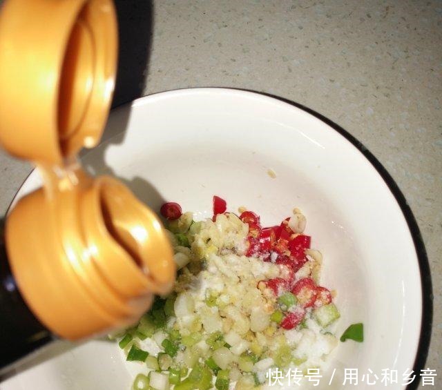 凉拌木耳腐竹,做法简单又开胃