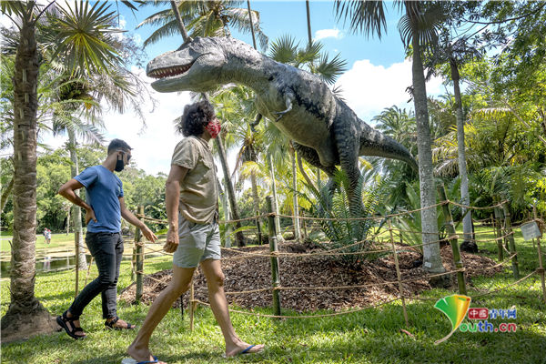 佛罗里达州|美国侏罗纪雕塑栩栩如生 游客打卡展览人气高