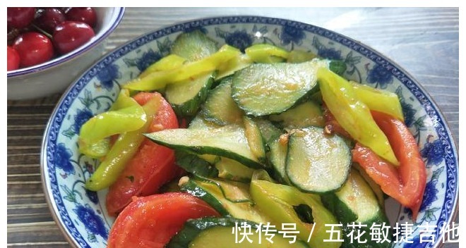 多汁|西红柿又有新吃法，加2样食材，锅里简单一炒，香辣多汁超下饭！