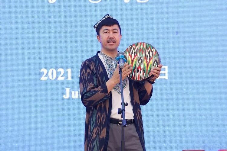 尼合买提江·热合木都拉|绘画与音乐的碰撞 展示新疆独特魅力