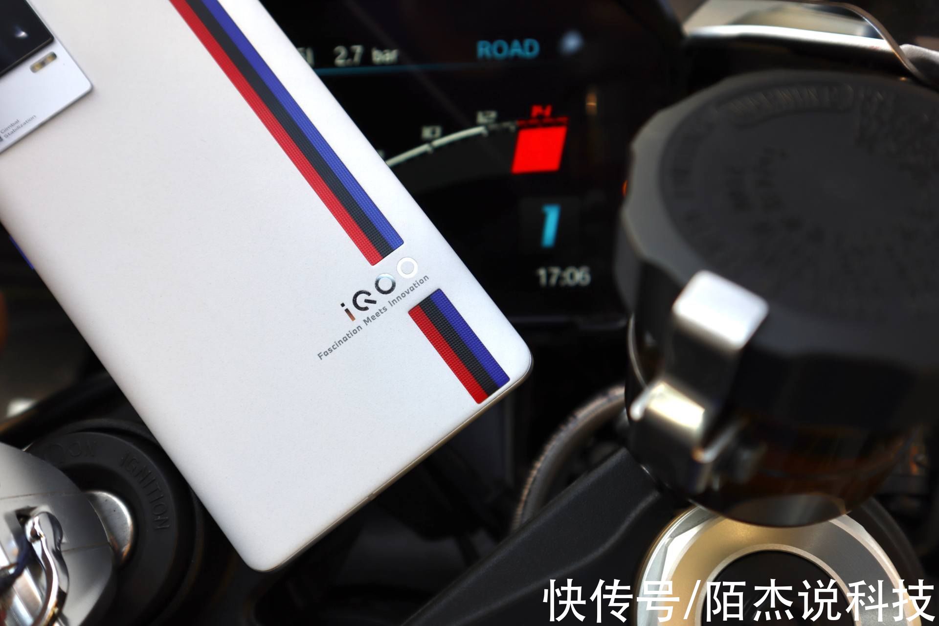 机身|iQOO 8 Pro图赏，“传奇版”与“赛道版”的设计真的够高端吗？