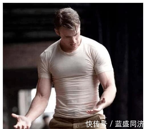 c罗|肌肉男在奥尼尔面前 那就是弟弟级别!强森被嘲笑 C罗显娇小!