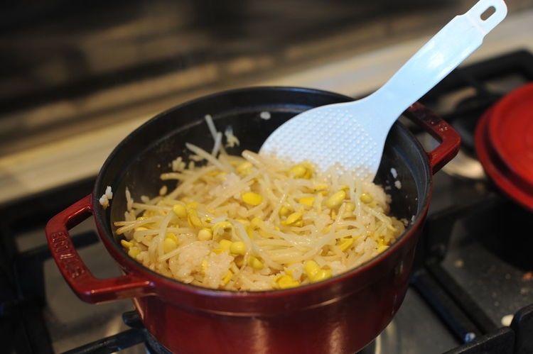 好吃到跺脚的豉香香菇豆芽饭，在家就能做，每次都边做边流口水