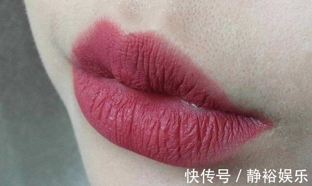 小知识 4个坏习惯让“嘴唇”越来越丑,涂口红都救不了,护唇也是抗衰