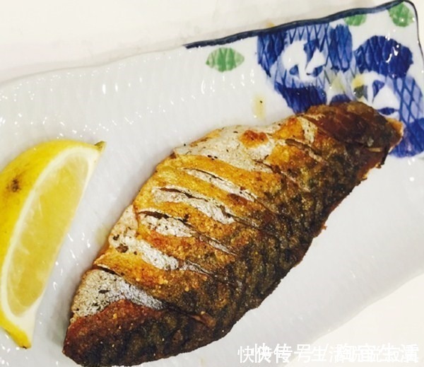 老少皆宜|煎鱼时，直接下锅就“废”了，在鱼身上抹点“它”，不粘锅不溅油