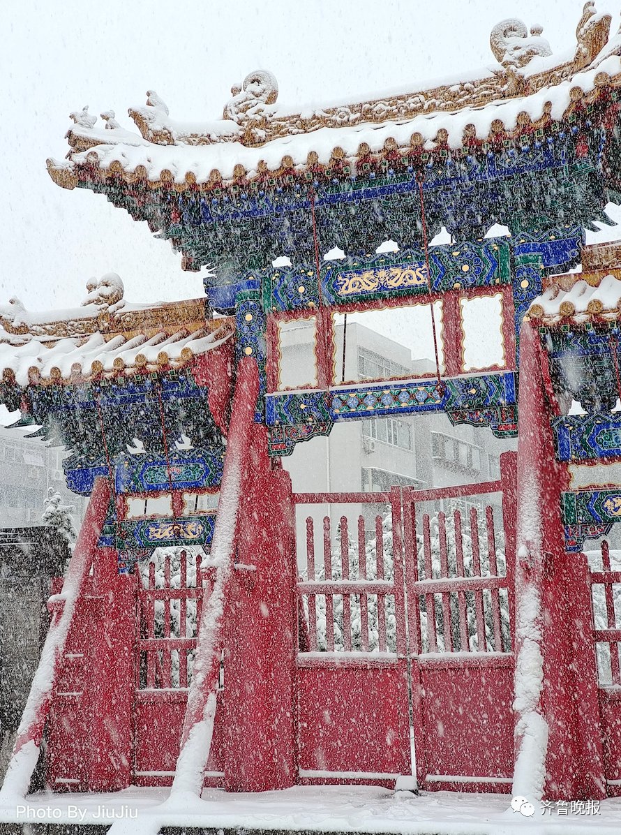 多云|济南已达暴雪！绕城高速关闭，多路公交停运，景区临时闭园，外卖小哥走着送餐...