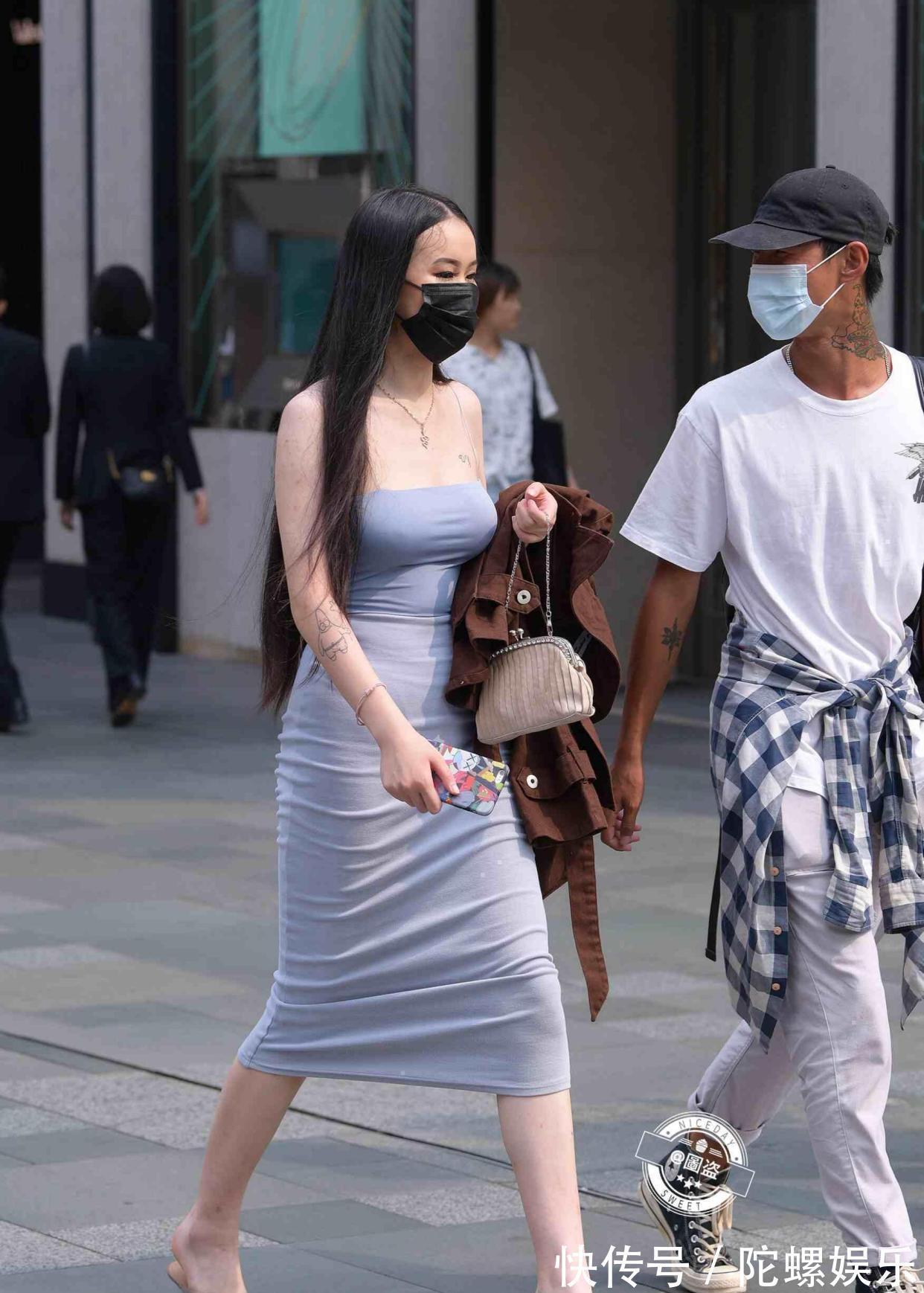 提升|随性百搭的连衣裙提升了你的时尚追捧度,衬托修长腿型,休闲俏皮