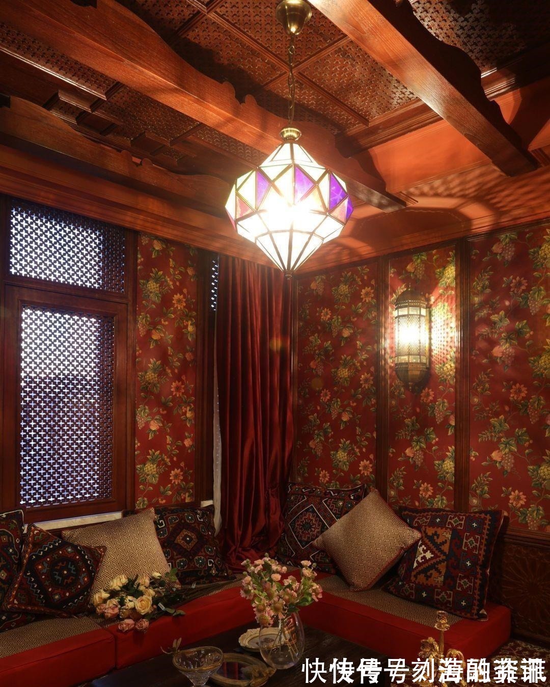 审美|大胆运用色彩的家居空间，每一个房间都独具特色，审美真是独特！