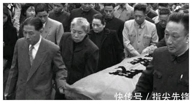 伤逝!对日本弟媳图谋不轨?鲁迅发表3篇小说求和,周作人为何不接受?