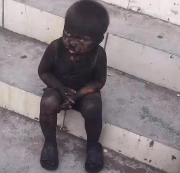 泥巴|幼儿园放学,两个孩子没人认领,家长看到后笑翻:洗洗还能要